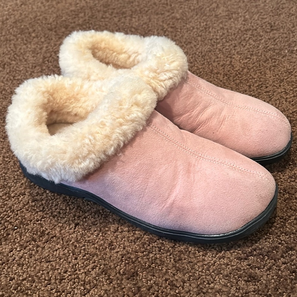 Women’s Foot Smart Slippers Size 10